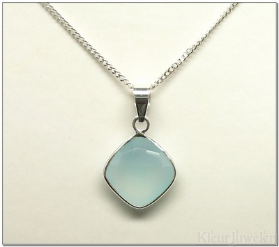 Hanger met facet geslepen vierkant zeegroene chalcedoon